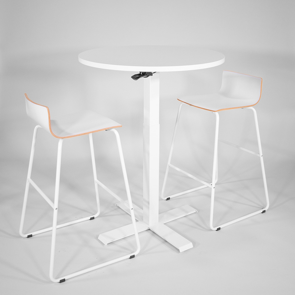 Toimistokalusteet, One R kaasujousipöytä ja muut pienet sähköpöydät myy Oulun Yrityskalusto Oy.