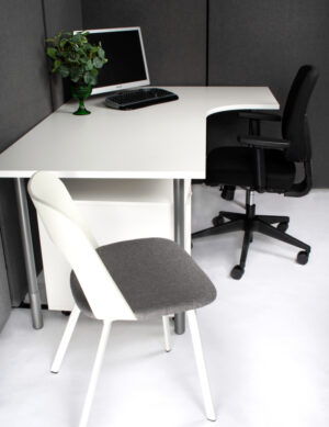 Kulmapöytä säätöjaloin