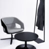 Narbutas Twist&Sit Soft lounge tuoli, sakarajalka. L200 laippajalka musta ja musta kansi. Oulun yrityskalusto