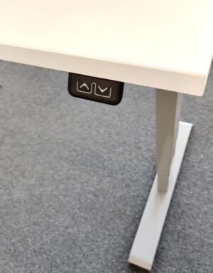Toimistokalusteet, Lite Small sähköpöytä, työtuolit ja työpöydät myy Oulun Yrityskalusto Oy.