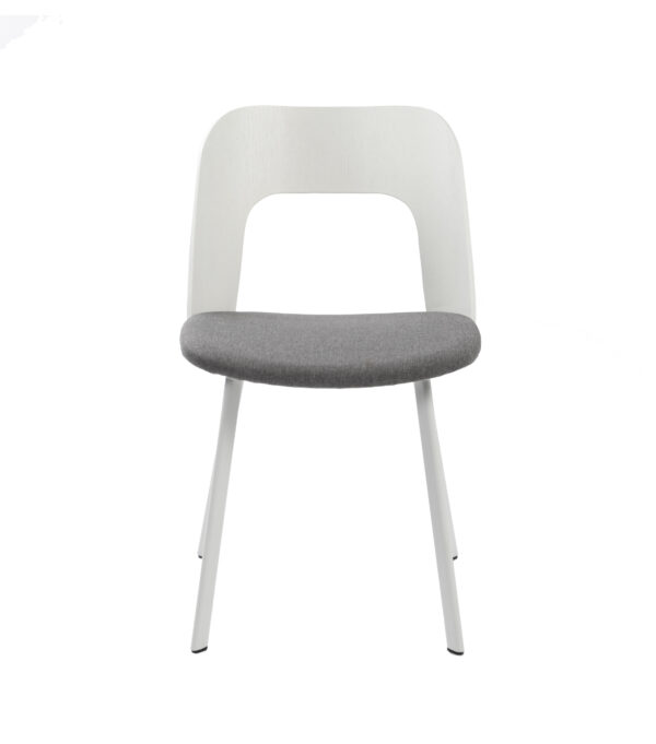 Odense, valkea tuoli, Oulun yrityskalustosta. M&C design