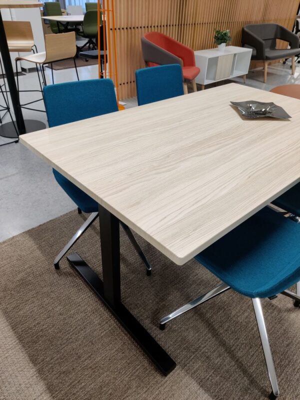 T-Easy neuvottelupöytä - myymälämalli, heti mukaan Yrityskalustosta.