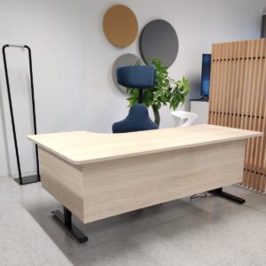 Iso sähköpöytä - myymälämalli Yrityskalustosta.