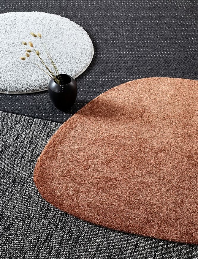 Laadukkaat VM Carpet -matot julkitiloihin myy Oulun Yrityskalusto Oy.