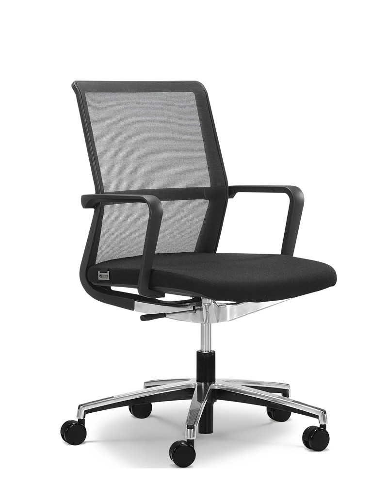 Toimistokalusteet, Royal Coco tuoli neuvottelupöydän äärelle Yrityskalustosta.