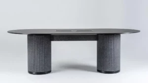 Neuvotteluhuoneen kalusteet, Parthos neuvottelupöytä ja muut neuvottelupöydän kalusteet myy Oulun Yrityskalusto Oy.