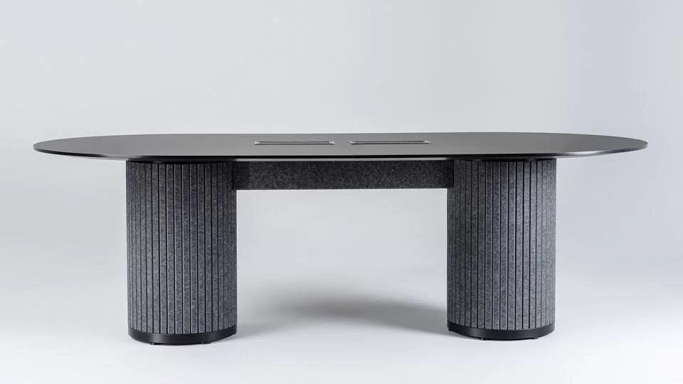 Neuvotteluhuoneen kalusteet, Parthos neuvottelupöytä ja muut neuvottelupöydän kalusteet myy Oulun Yrityskalusto Oy.