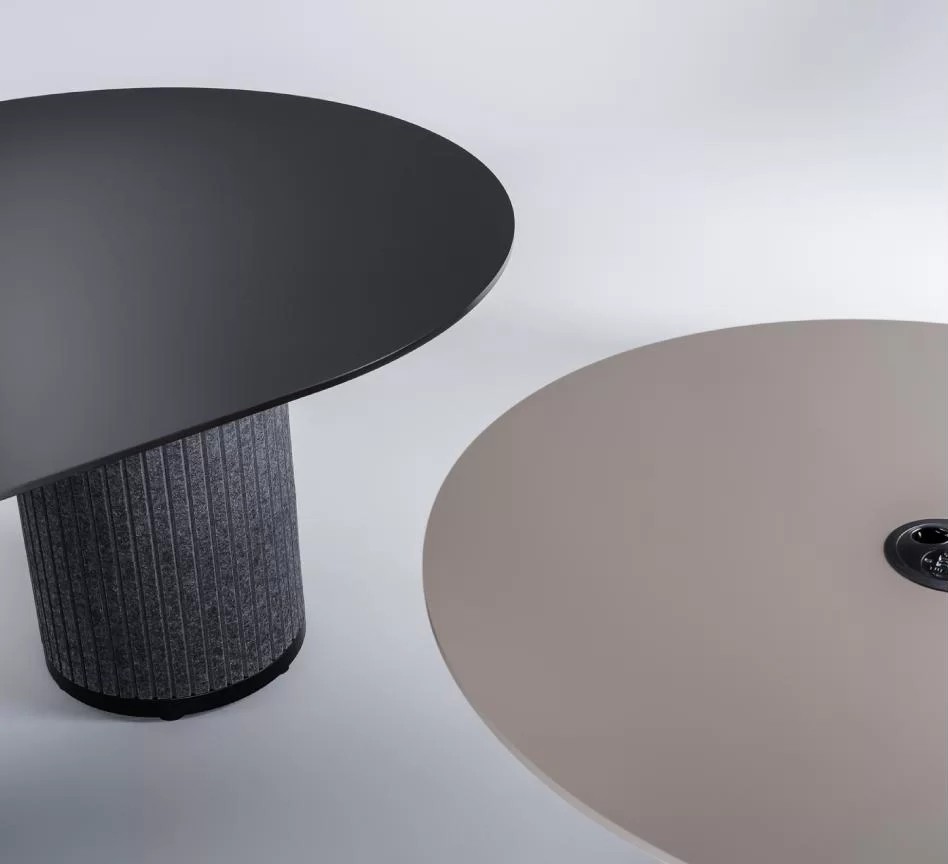 Pyöreät pöydät, Parthos pöytä ja muut kahvipöydät myy Oulun Yrityskalusto Oy.