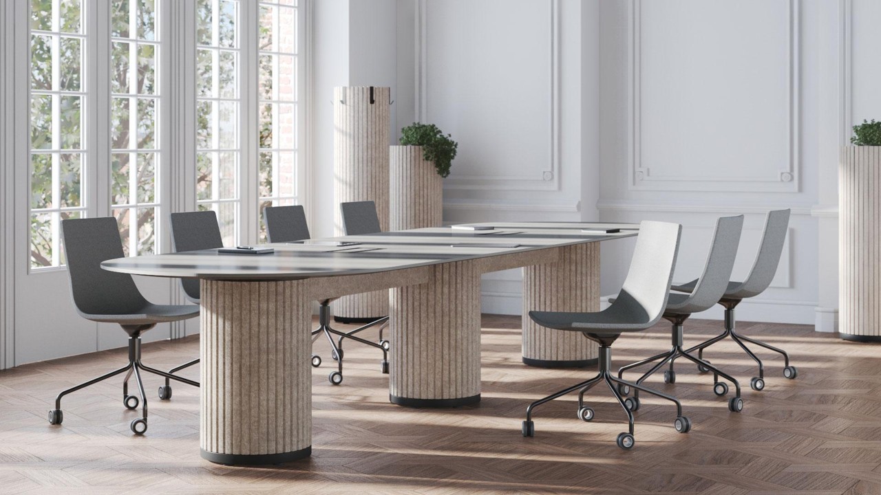 Neuvotteluhuoneen kalusteet, Parthos neuvottelupöytä ja muut neuvottelupöydän kalusteet myy Oulun Yrityskalusto Oy.