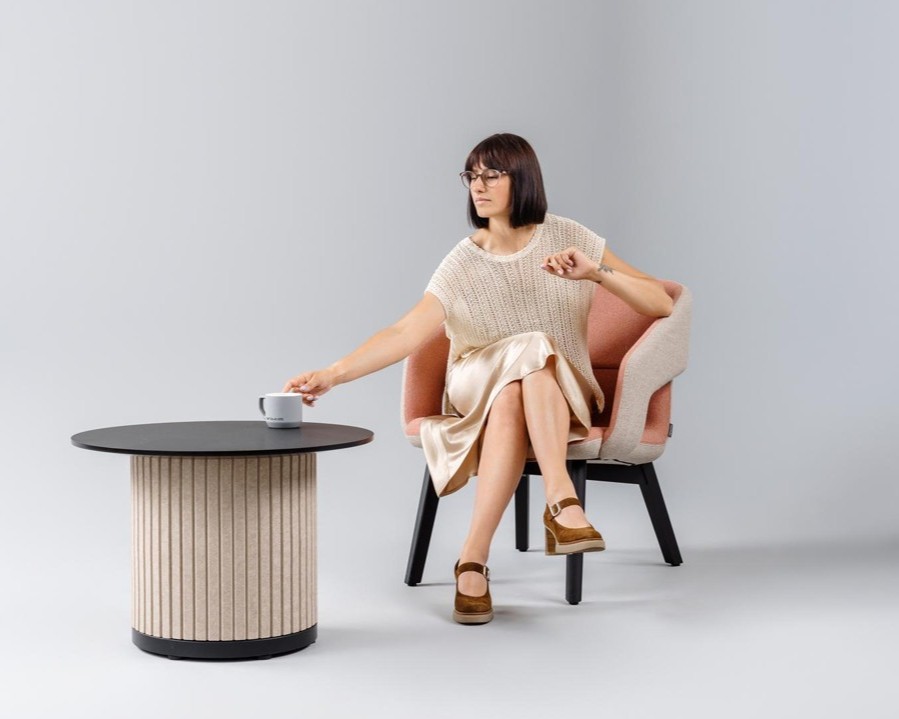 Tyylikkäät aulakalusteet, Parthos sohvapöytä ja muut sohvapöydät myy Oulun Yrityskalusto Oy.