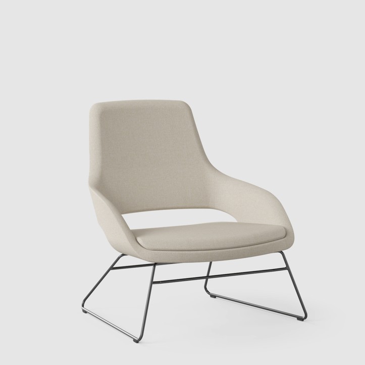 Aulakalusteet, Sandie lenkkijalkainen nojatuoli ja muut lounge tuolit myy Oulun Yrityskalusto Oy