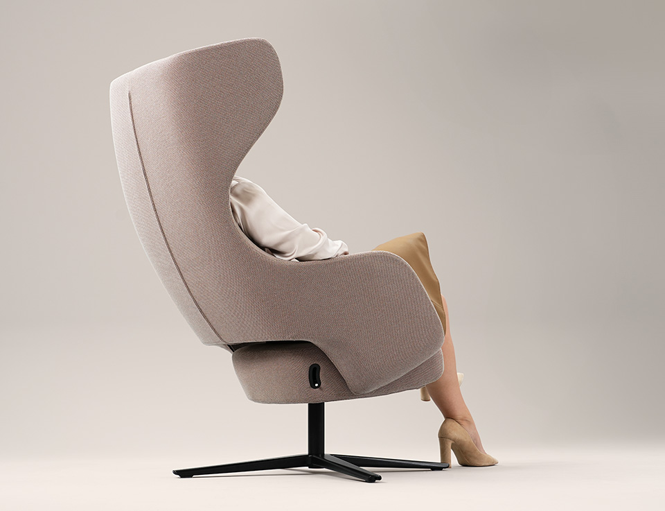 Aulakalusteet, Sandie korkeaselkänojainen nojatuoli ja muut lounge tuolit myy Oulun Yrityskalusto Oy.