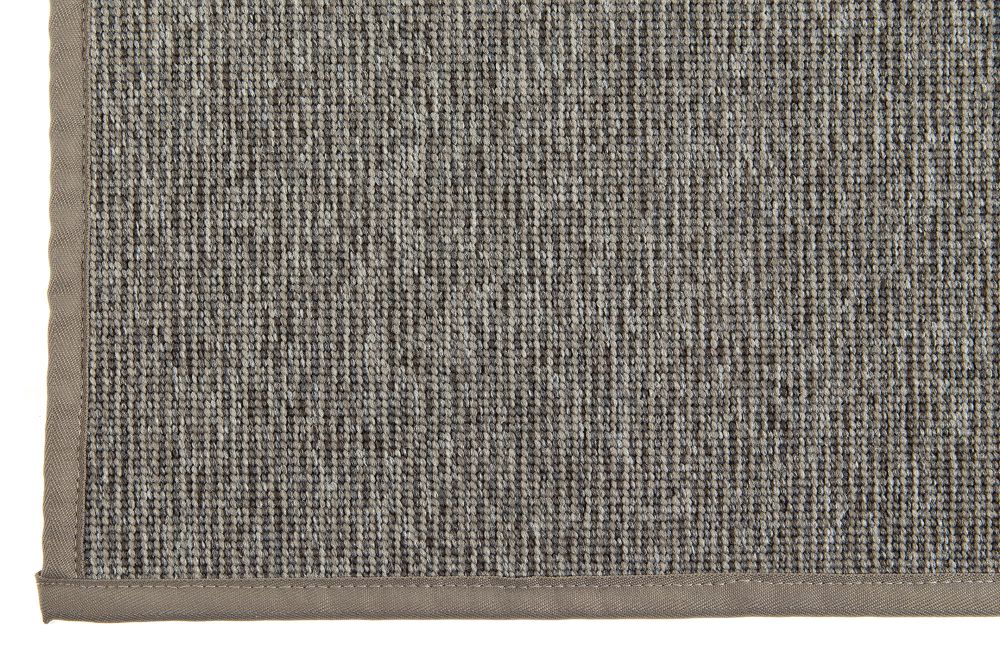 VM Carpetin Balanssi matto ja muut matot myy Oulun Yrityskalusto Oy.