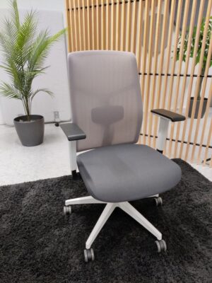 EFG Yoyo työtuoli ja muut työtuolit heti mukaan Yrityskalustosta.