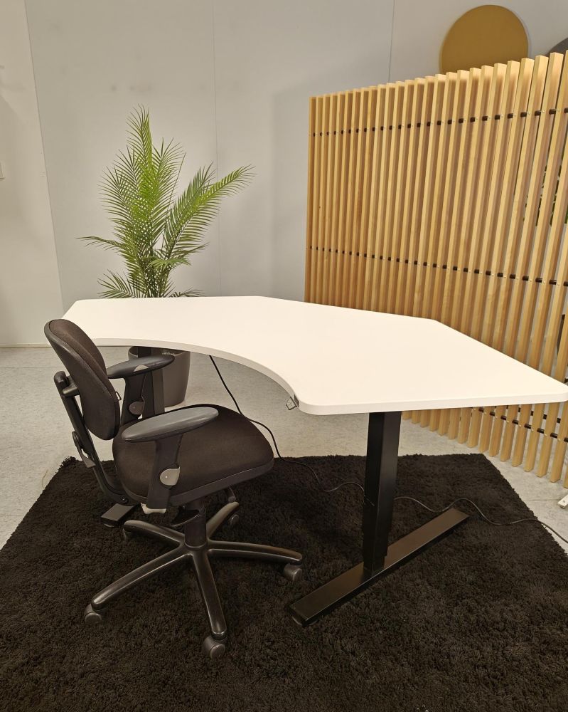 Sähköpöytä tai pelkkä sähkörunko edullisesti Yrityskalustosta.