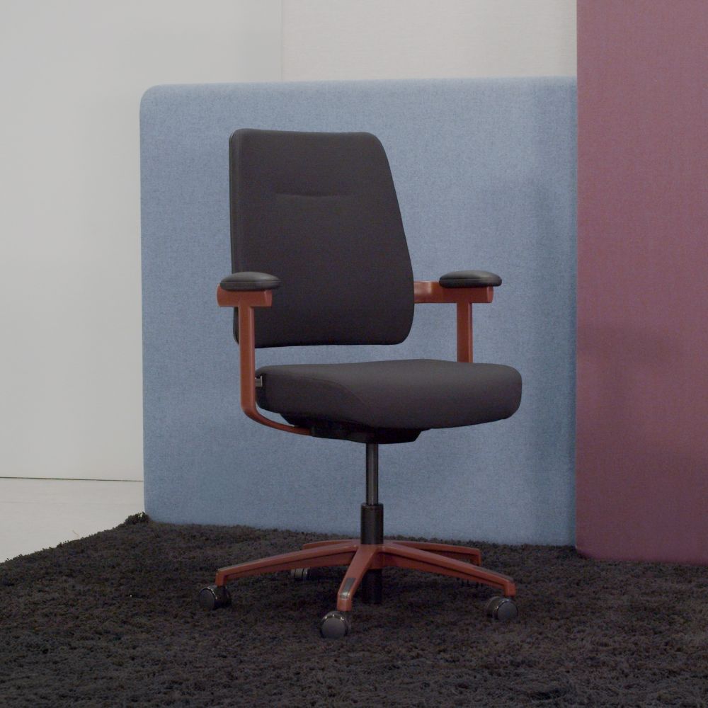 Nori Conference tuoli ja muut työtuolit sekä neuvottelutuolit myy Oulun Yrityskalusto Oy.