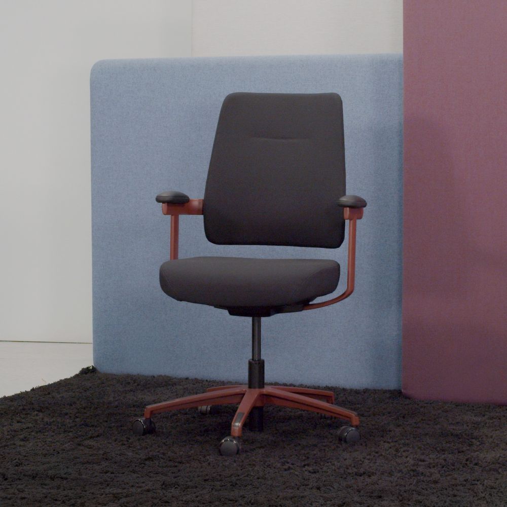 Nori Conference tuoli ja muut työtuolit sekä neuvottelutuolit myy Oulun Yrityskalusto Oy.