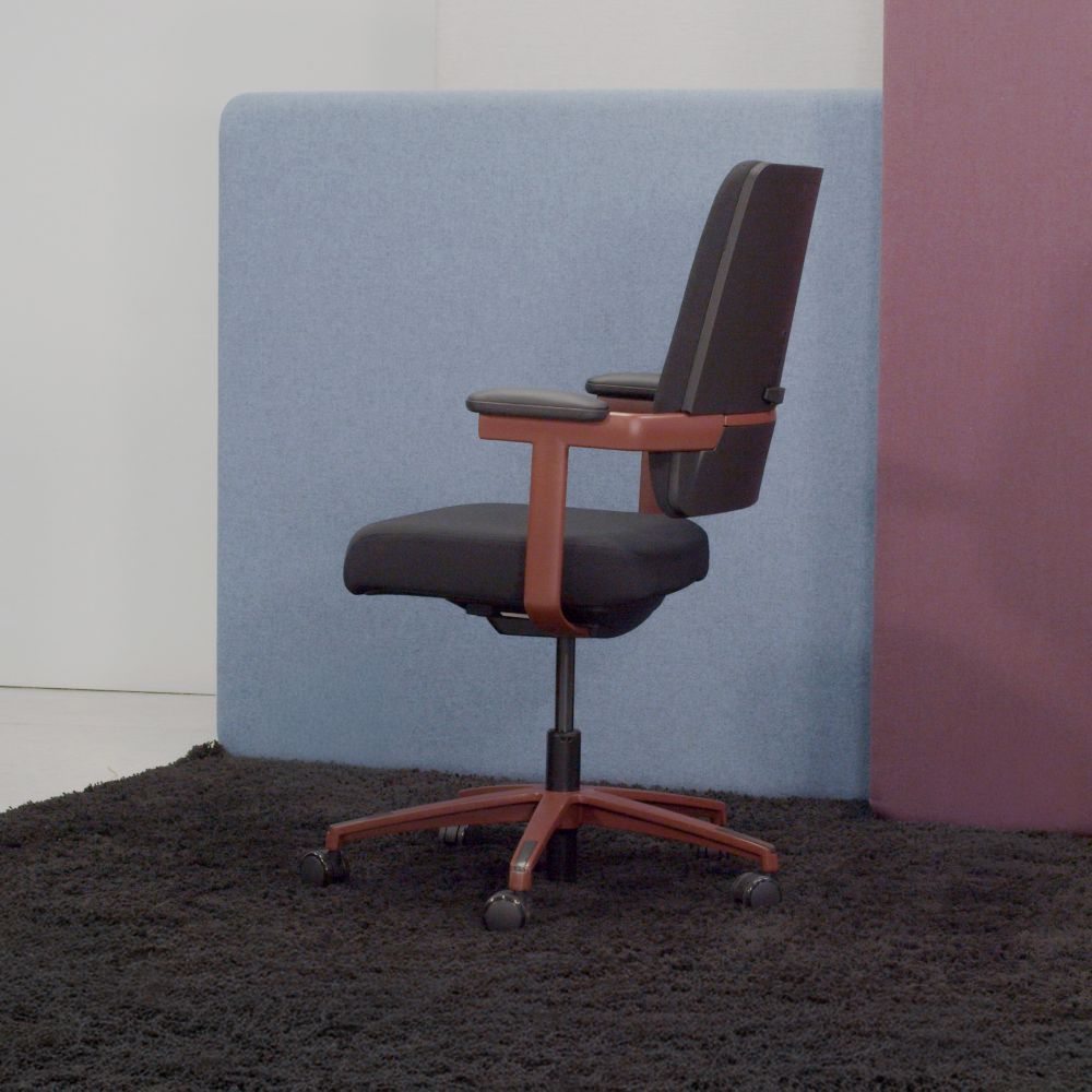 Nori Conference tuoli ja muut työtuolit sekä neuvottelutuolit myy Oulun Yrityskalusto Oy.