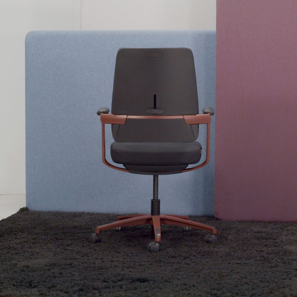 Nori Conference tuoli ja muut työtuolit sekä neuvottelutuolit myy Oulun Yrityskalusto Oy.