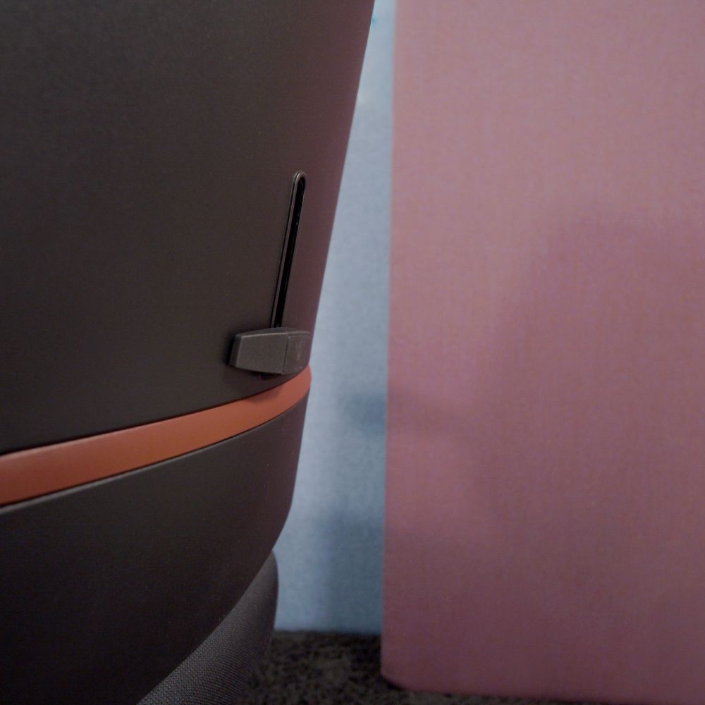 Nori Conference tuoli ja muut työtuolit sekä neuvottelutuolit myy Oulun Yrityskalusto Oy.