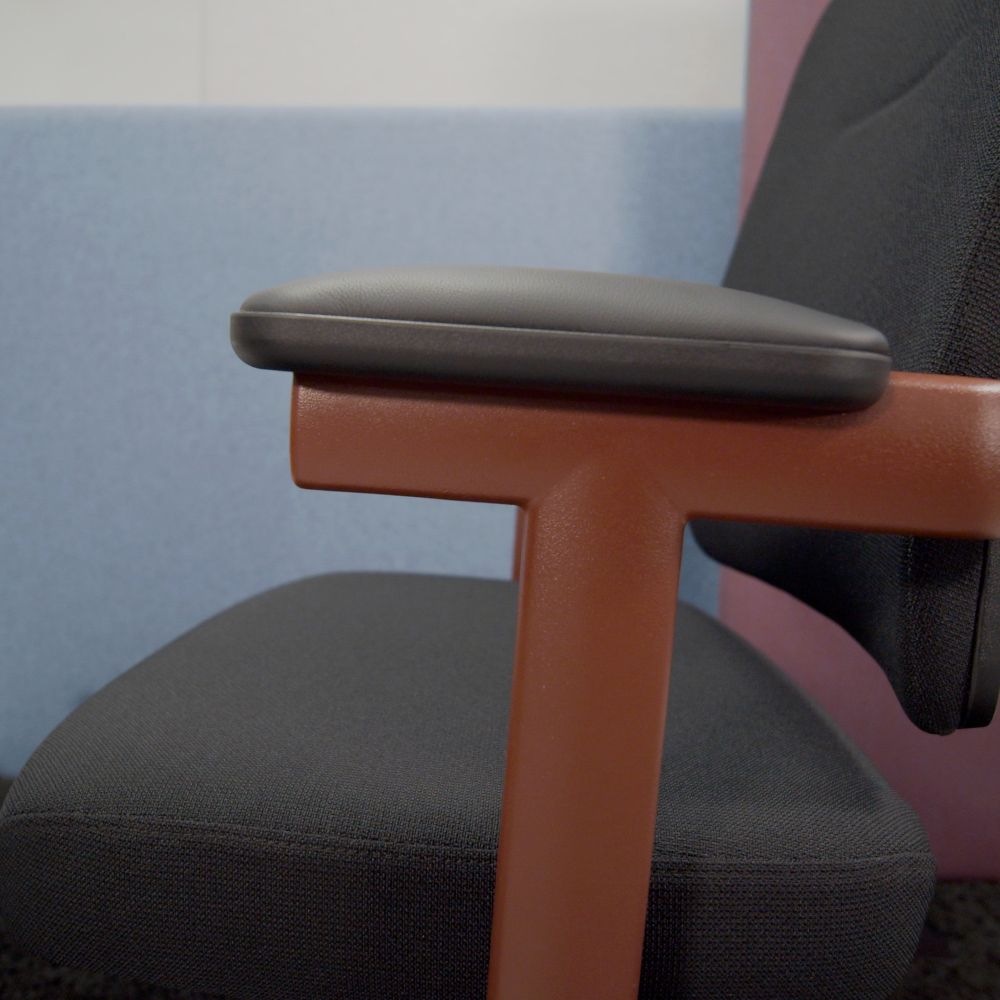 Nori Conference tuoli ja muut työtuolit sekä neuvottelutuolit myy Oulun Yrityskalusto Oy.