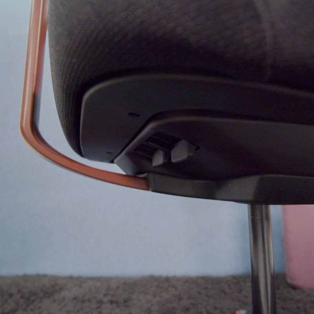 Nori Conference tuoli ja muut työtuolit sekä neuvottelutuolit myy Oulun Yrityskalusto Oy.