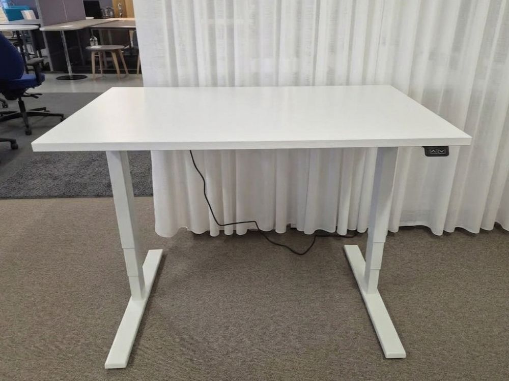 Lite LeetDesk R13R sähkörunko sekä muut sähkörungot ja sähköpöydät myy Oulun Yrityskalusto Oy.