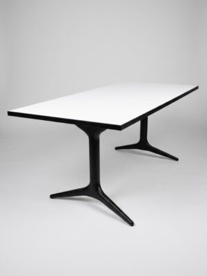 Tyylikäs neuvottelupöytä 1600 x 800 mm