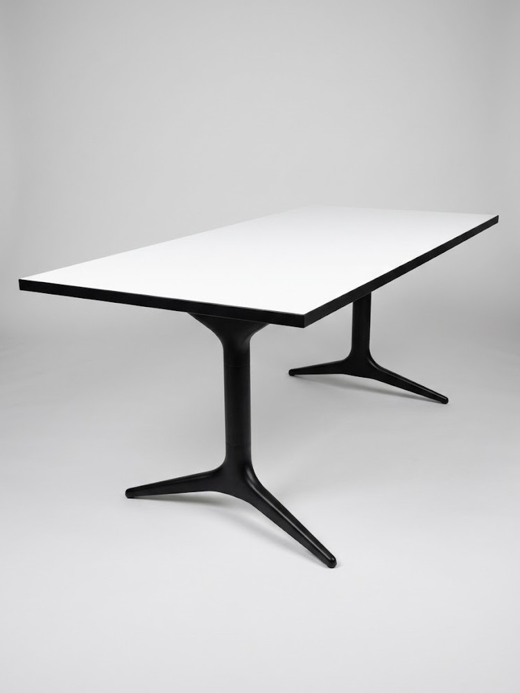 Tyylikäs neuvottelupöytä 1600 x 800 mm
