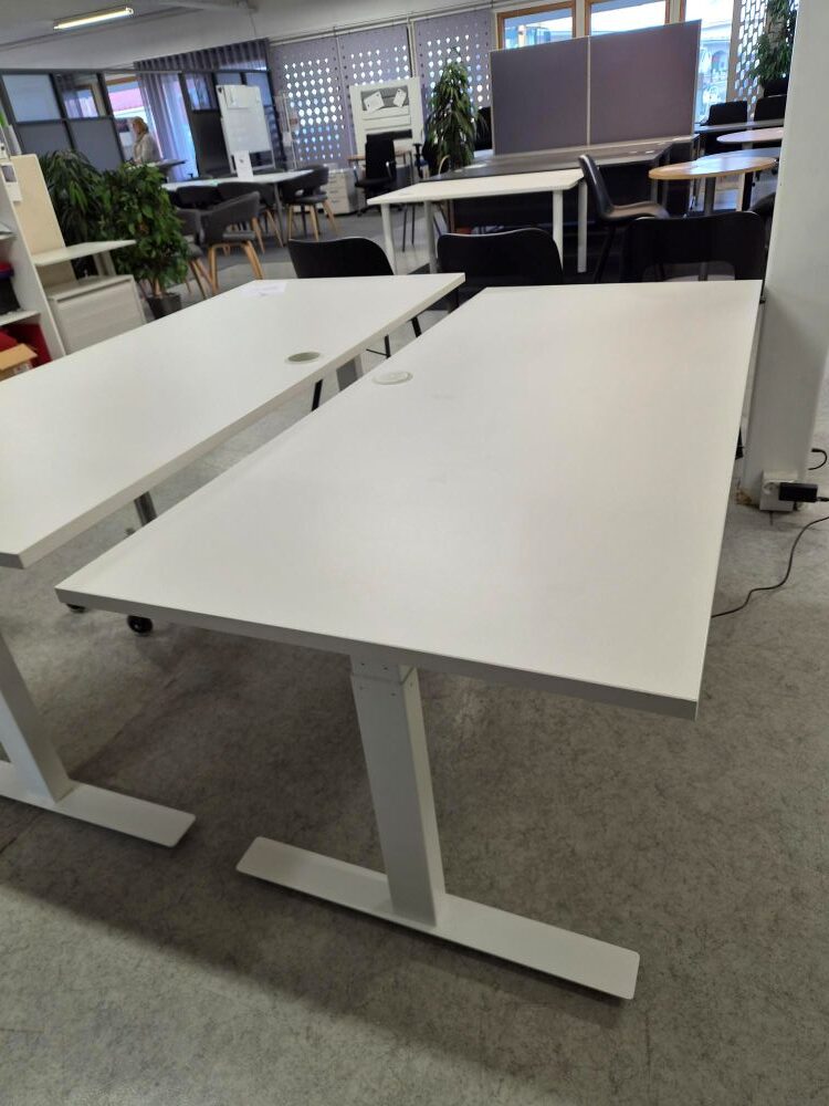 Sähkösäätöinen työpöytä 80 x 180 cm, käytetty - Image 3