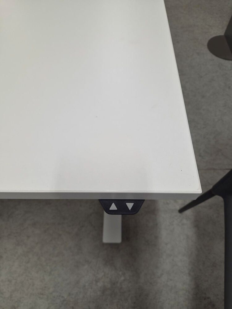 Sähkösäätöinen työpöytä 80 x 180 cm, käytetty - Image 4