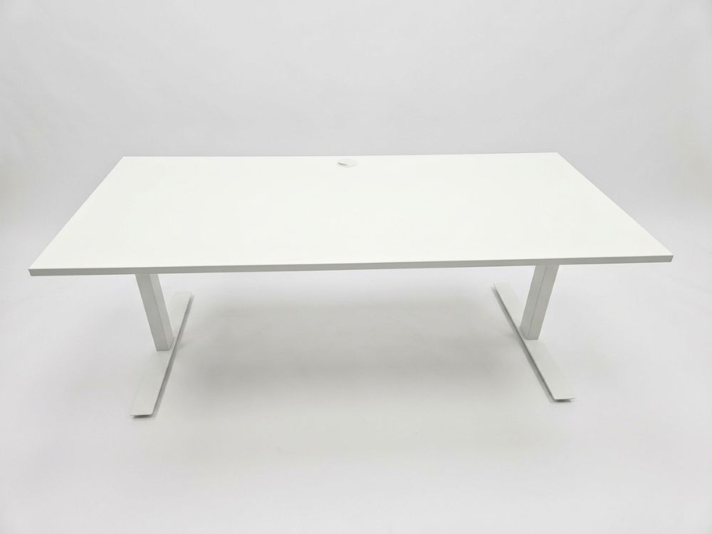 Sähkösäätöinen työpöytä 80 x 180 cm, käytetty